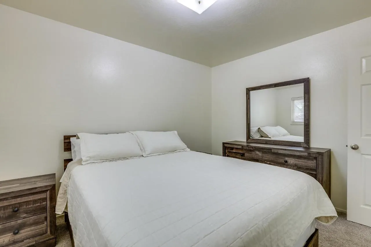 Pet-Friendly South Lake Tahoe Home 2 Mi To Lake